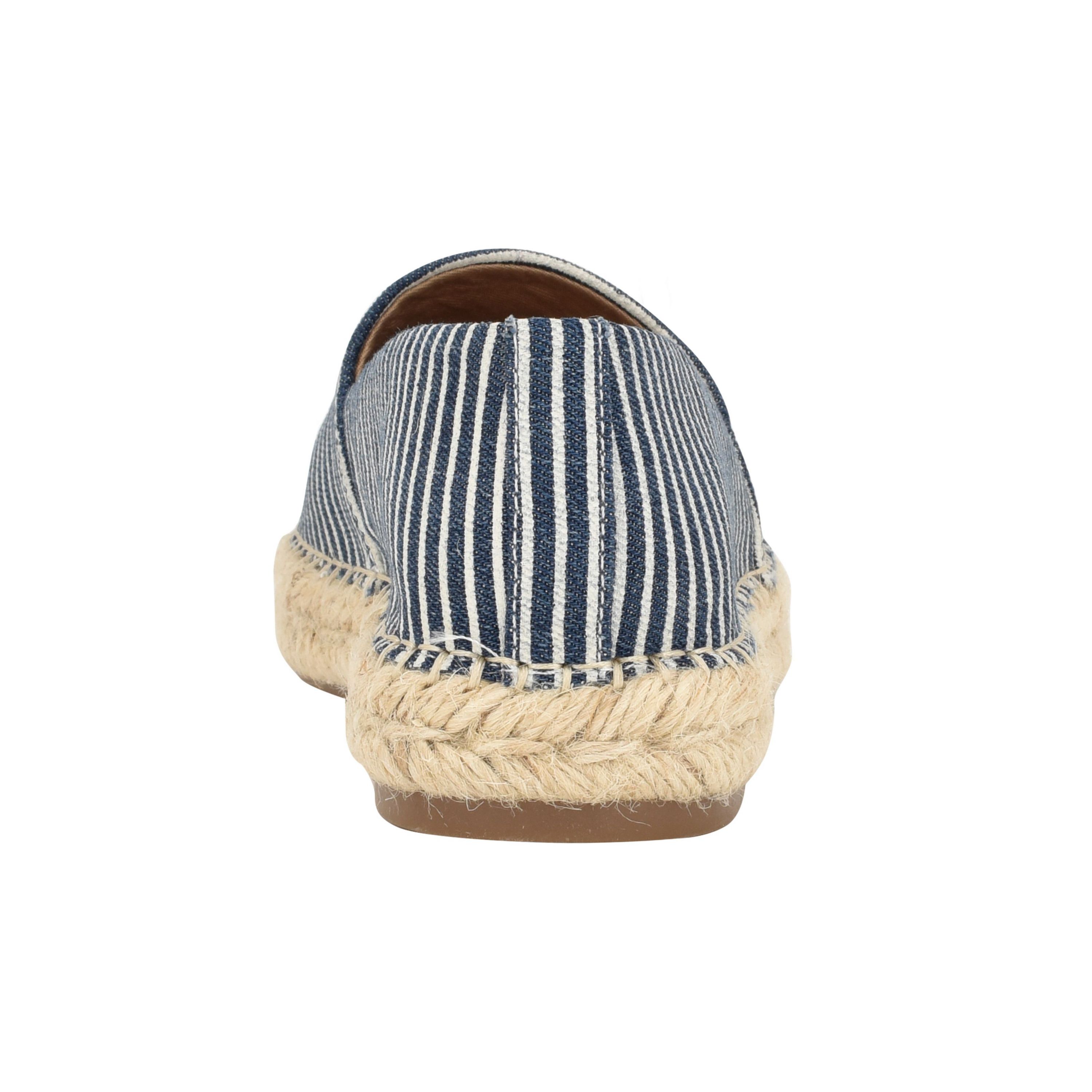 Peanni Flat Espadrille Closed Toe Shoes