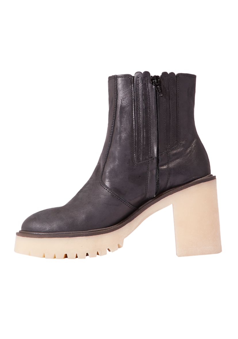 James Chelsea Boots