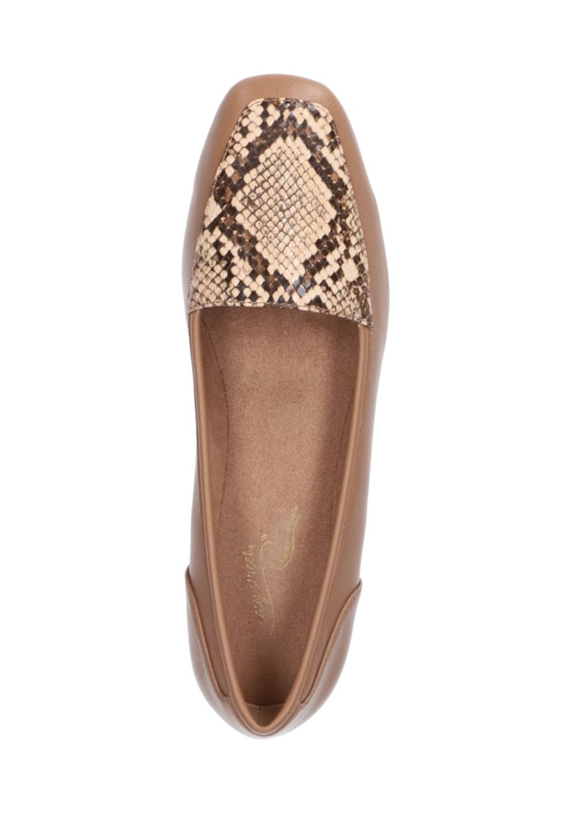 Thrill Squared Toe Comfort Fashion Flats