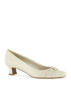 Easy Street Women's Waive Pump, 7W