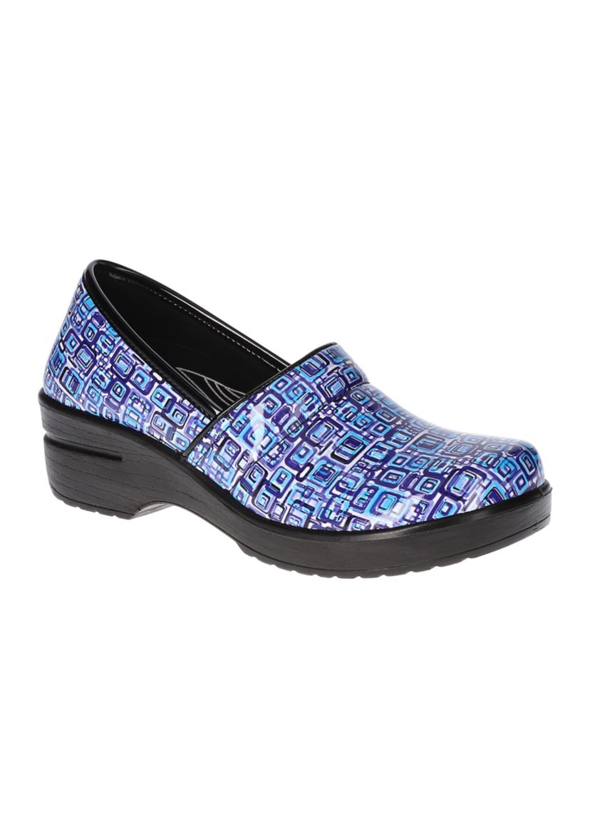 Lyndee Slip Resistant Clogs