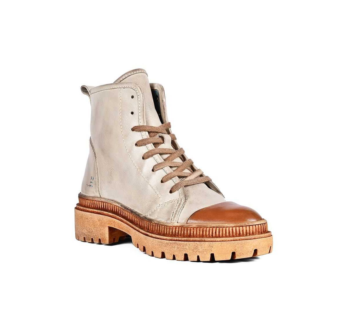 Kinship Boots