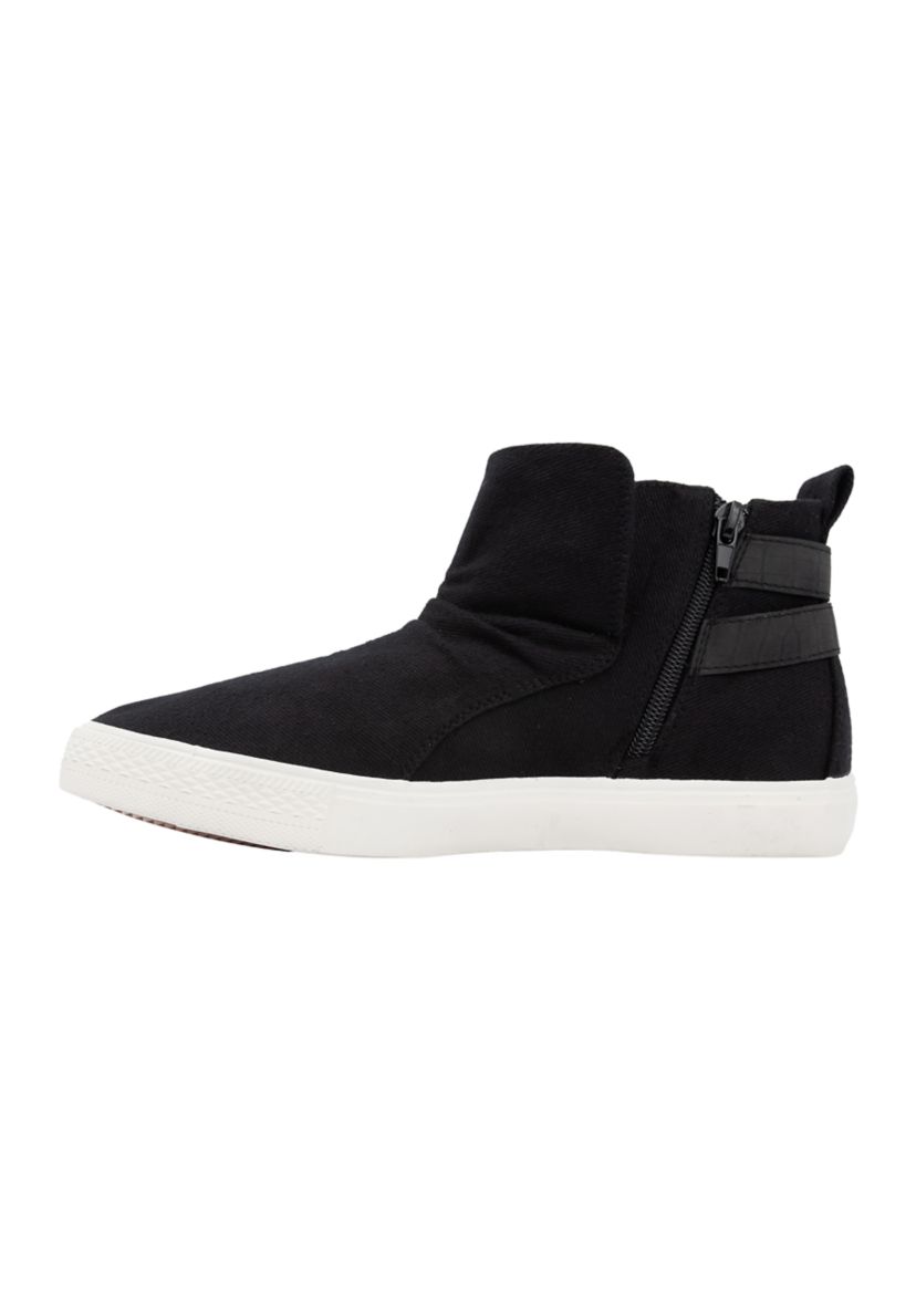 Poster Buckle Hightop Sneakers