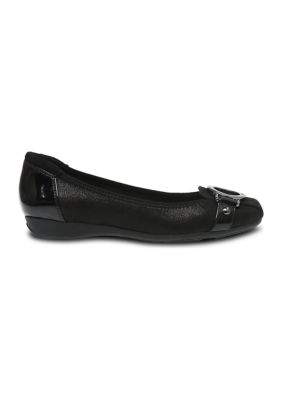 Anne klein flat hot sale black shoes