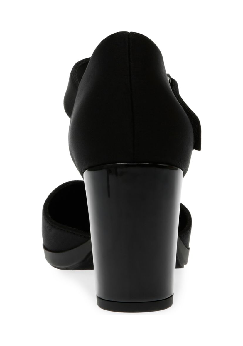 Caelen Pumps