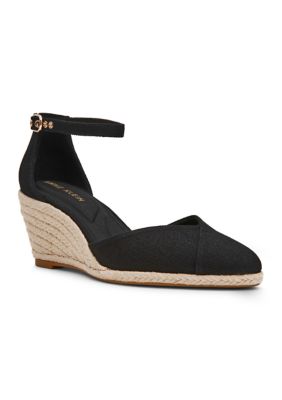 Anne Klein Women's Wilmot Heels