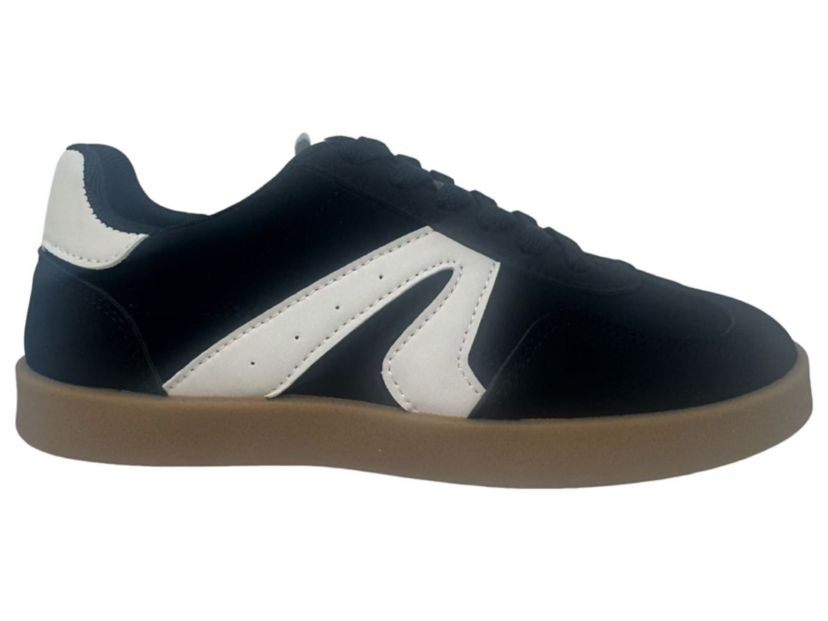 Retro Low-Top Sneaker with Sporty Contrast Paneling