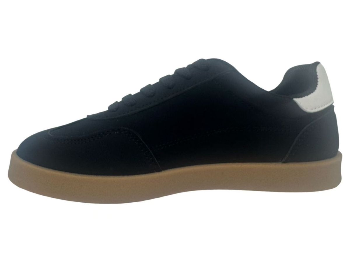 Retro Low-Top Sneaker with Sporty Contrast Paneling