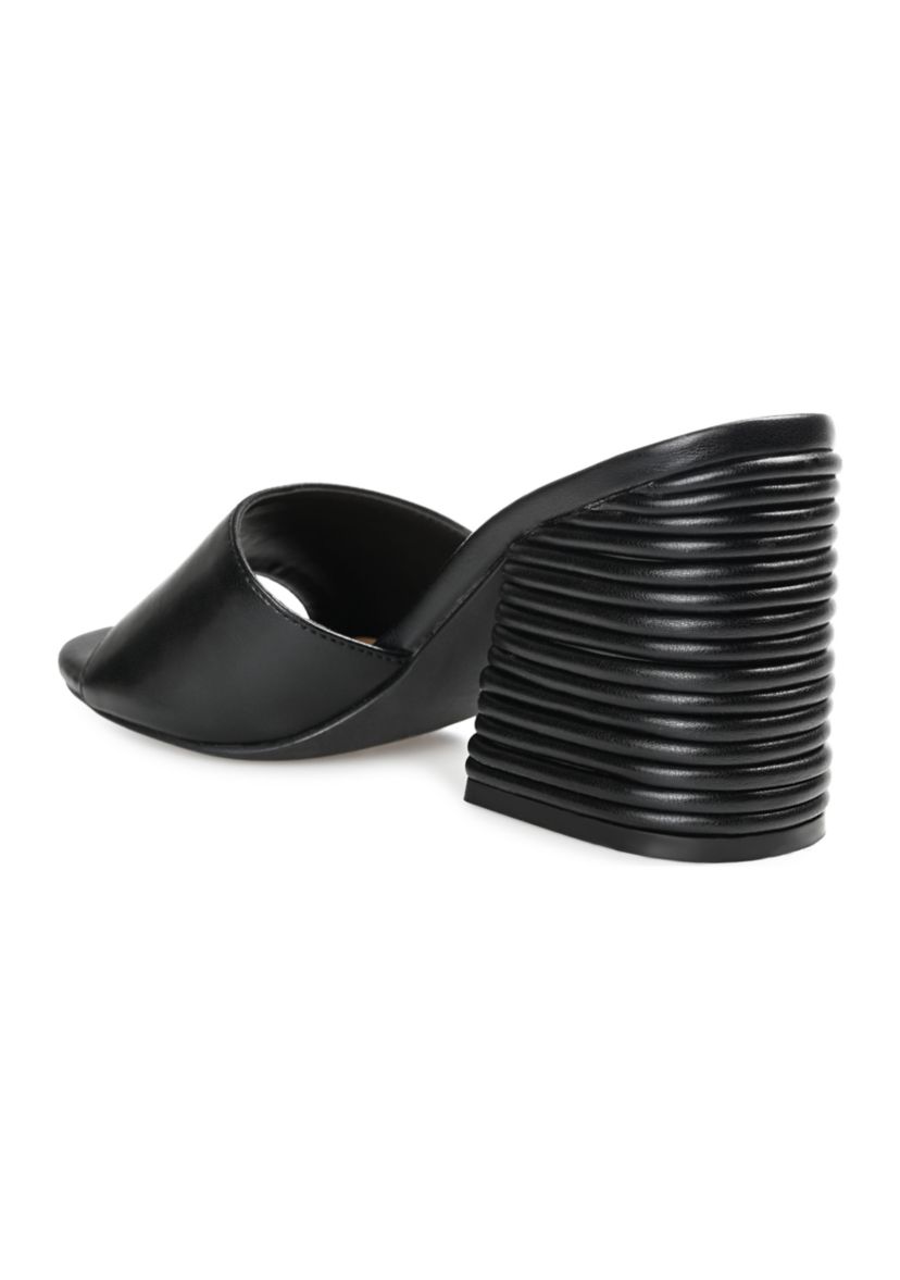 Leslee Pumps