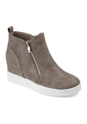 Journee Collection Women's Pennelope-Wd Sneakers, 12W