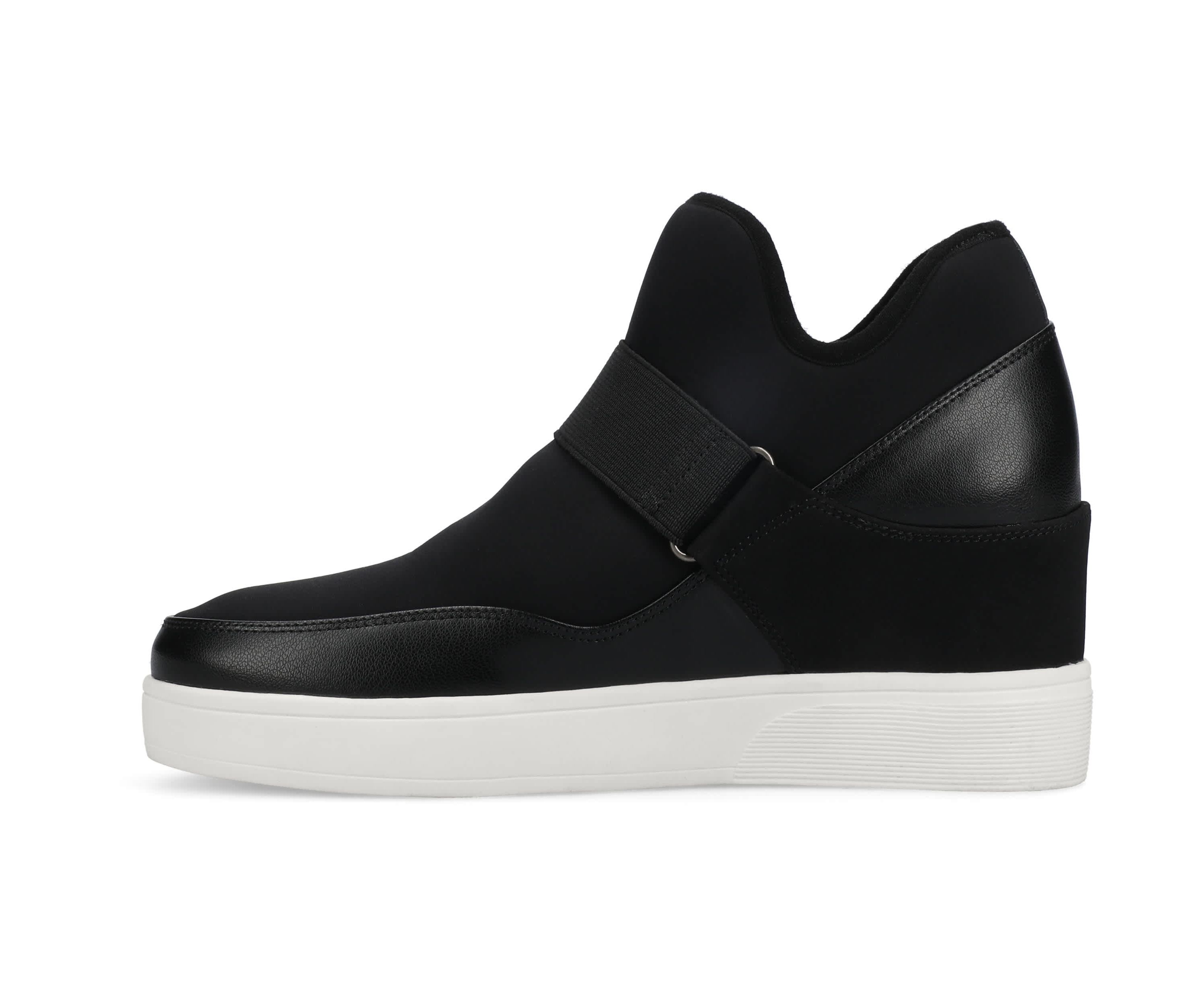 Damari Casual