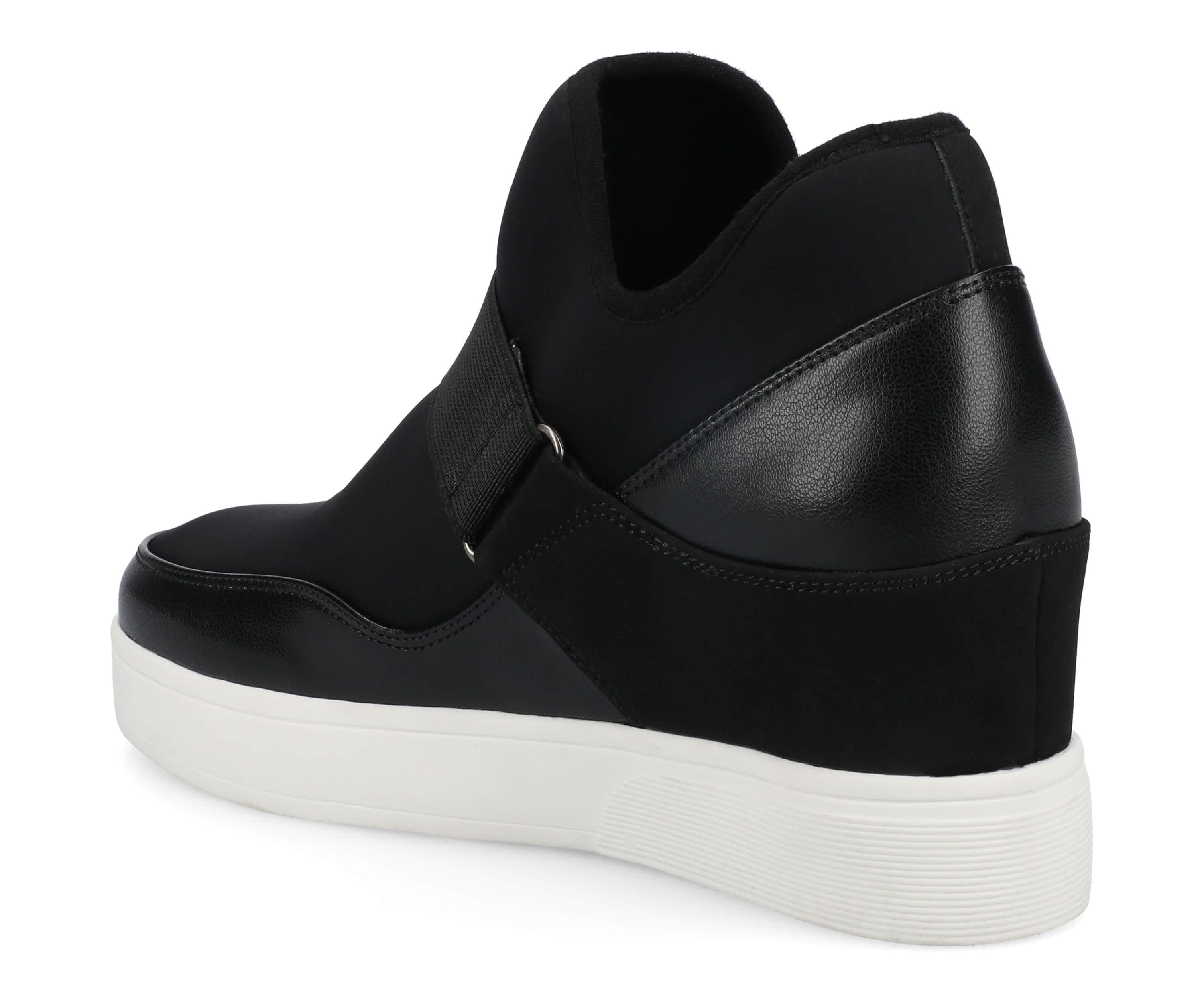 Damari Casual