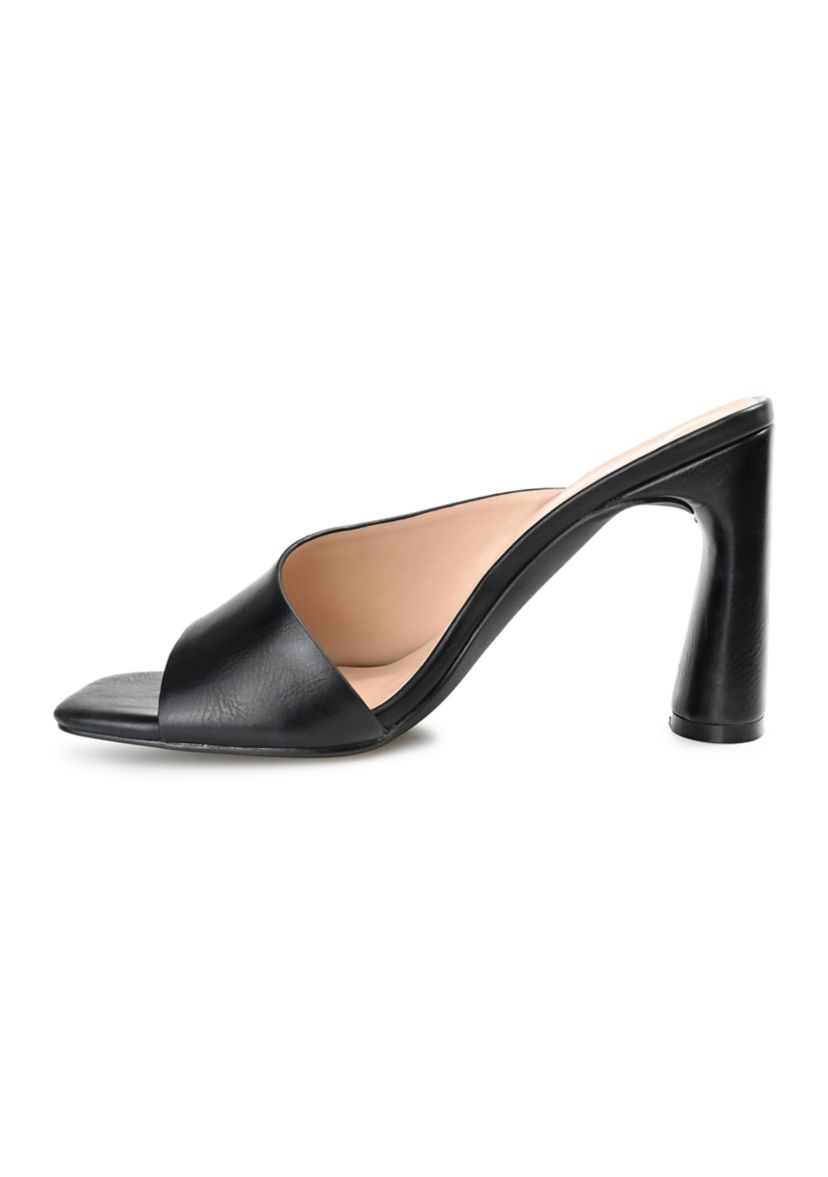 Dola Pumps