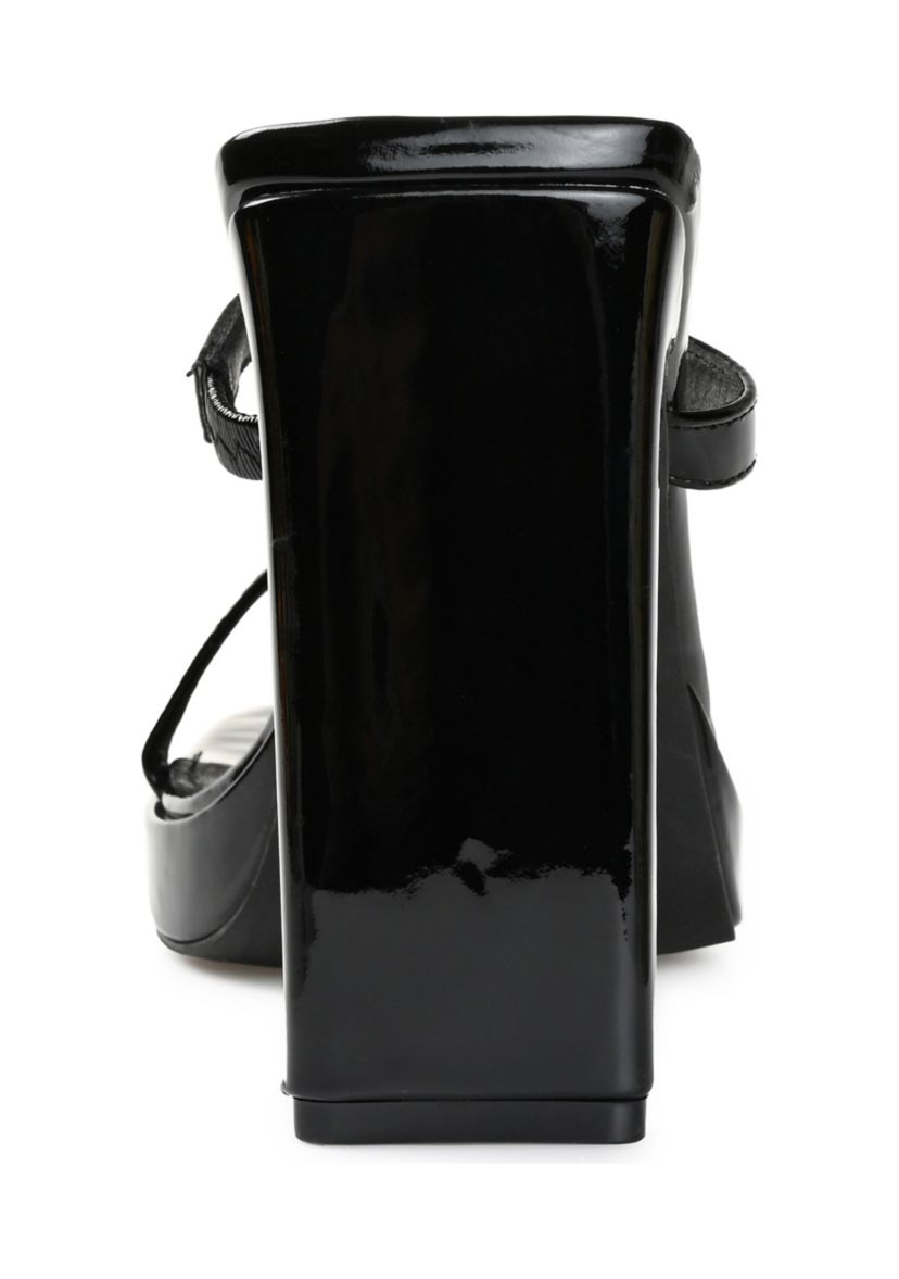 Naivee Pumps