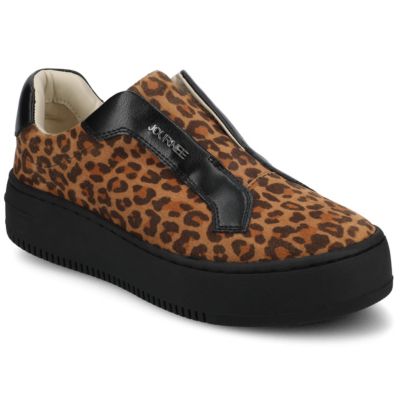 Journee Collection Women's Pheobe Casual, 6.5M