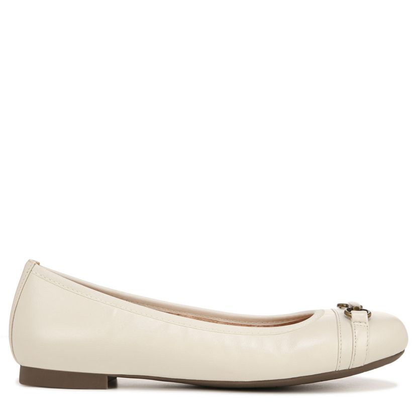 Delanie Flat