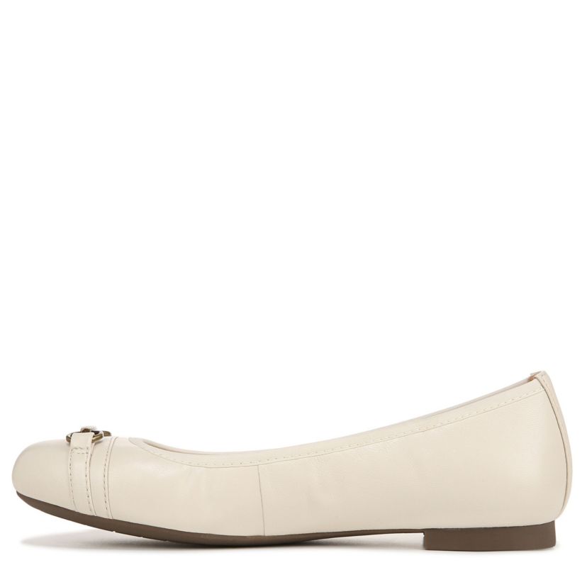 Delanie Flat
