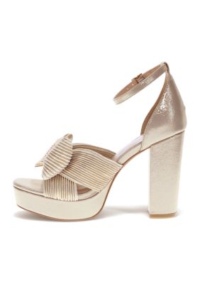 Crown and ivy white hot sale heels