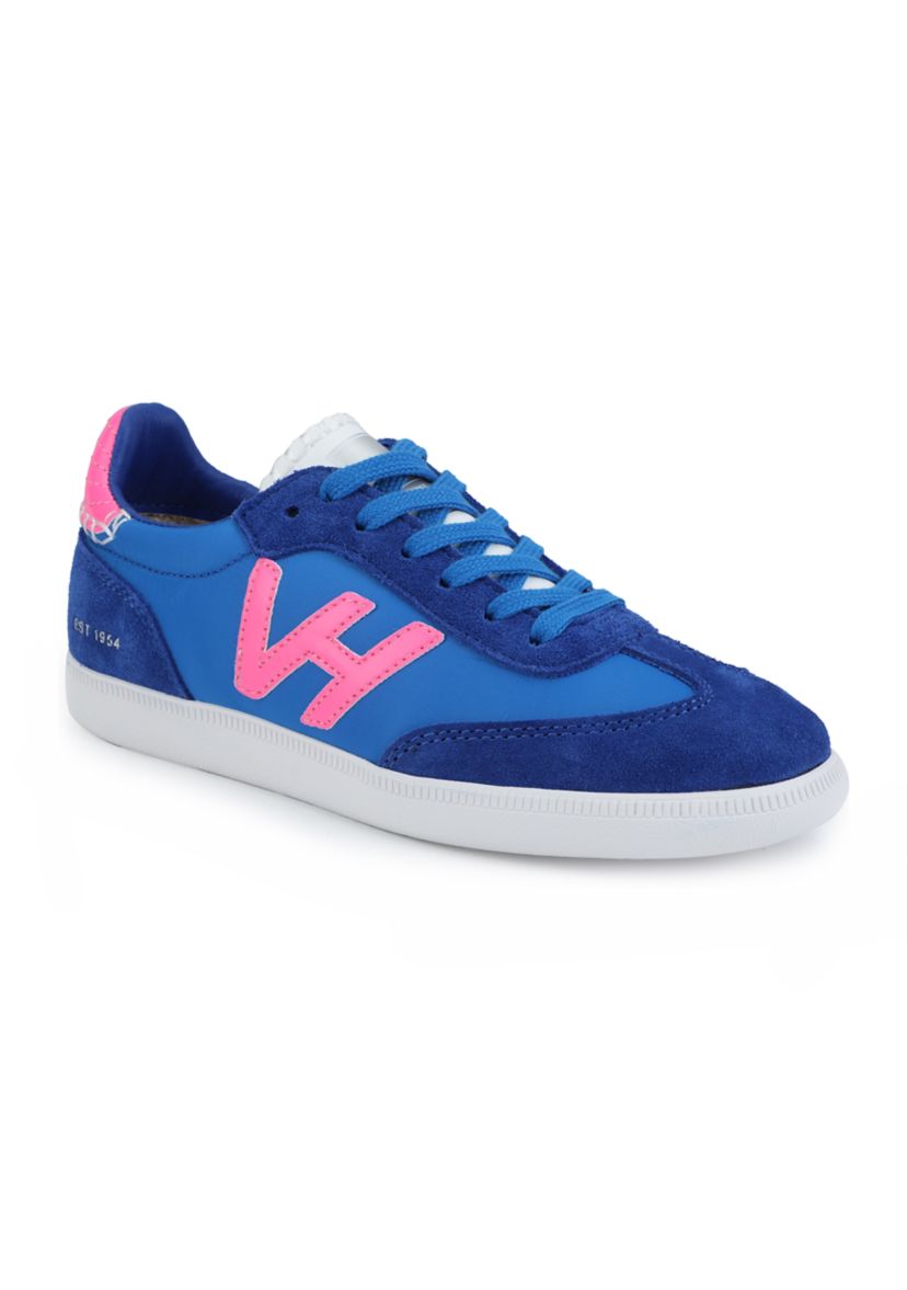 Crisp Sneakers