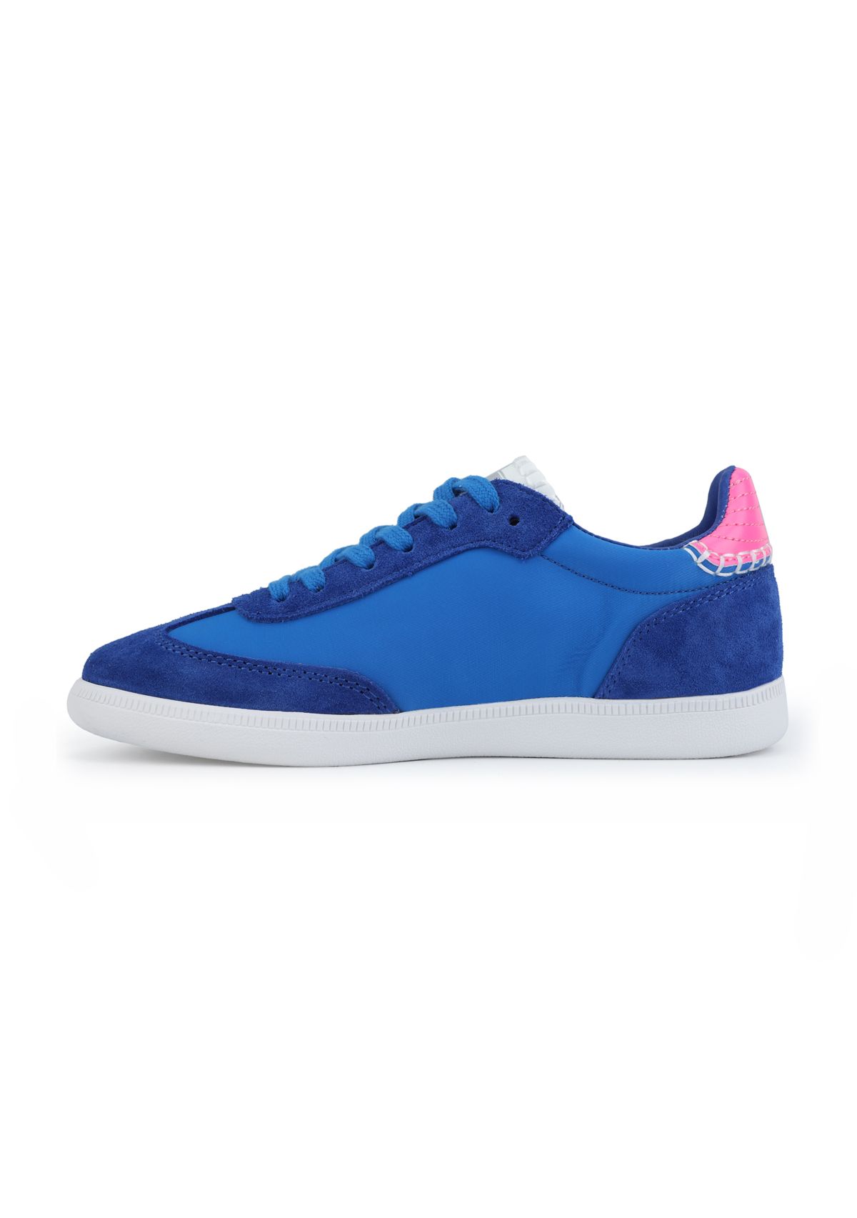 Crisp Sneakers