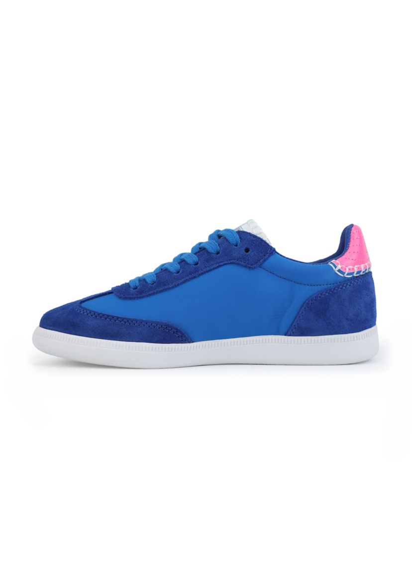 Crisp Sneakers