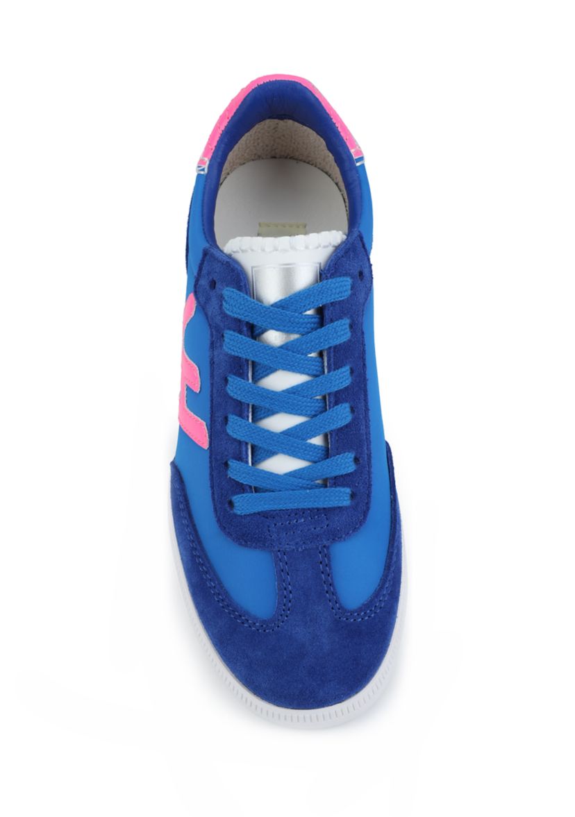 Crisp Sneakers
