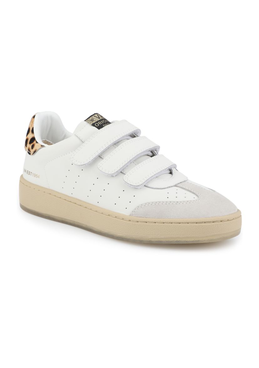 Ease Sneakers