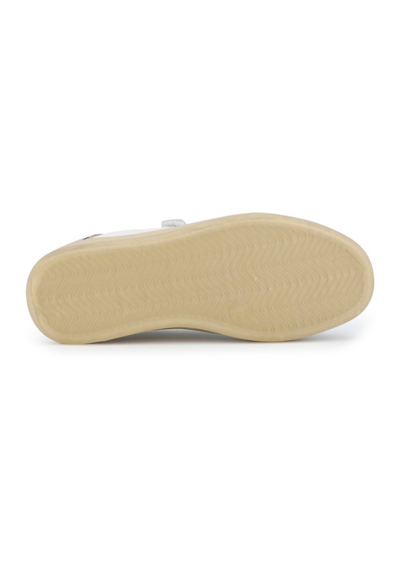Ease Sneakers