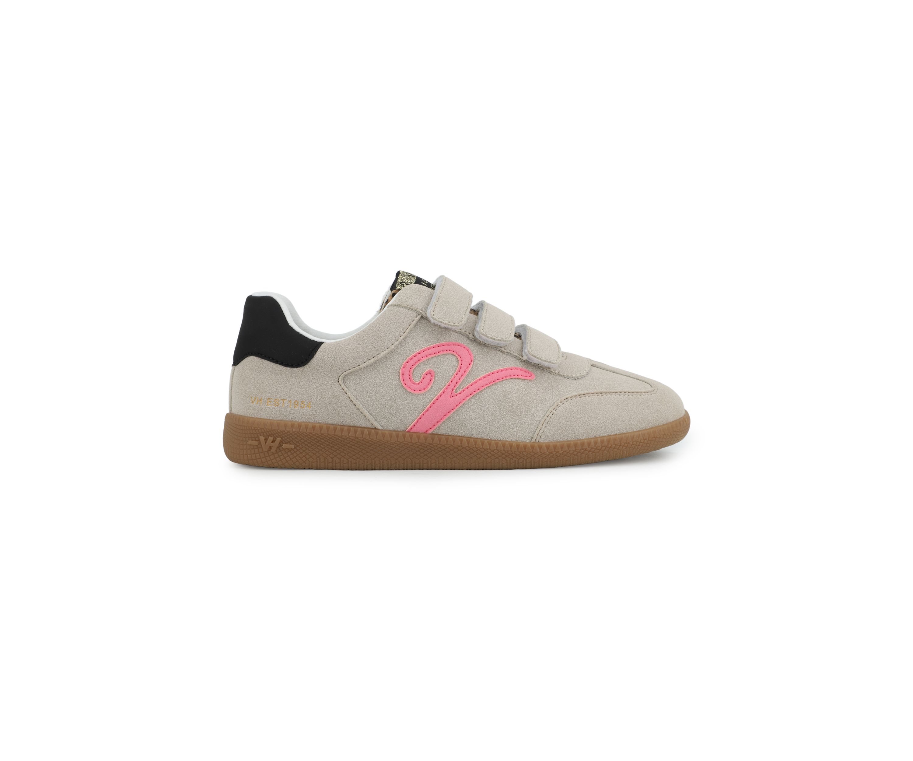 Pace Sneakers