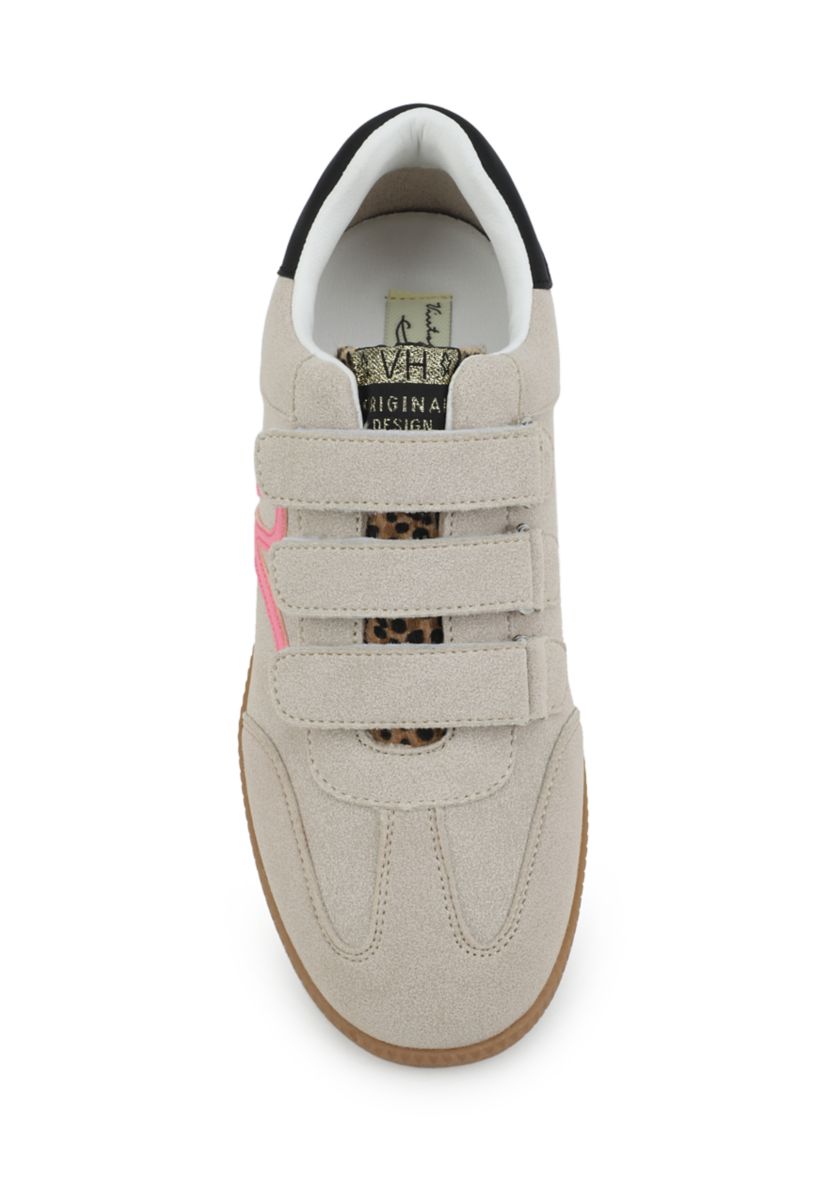 Pace Sneakers