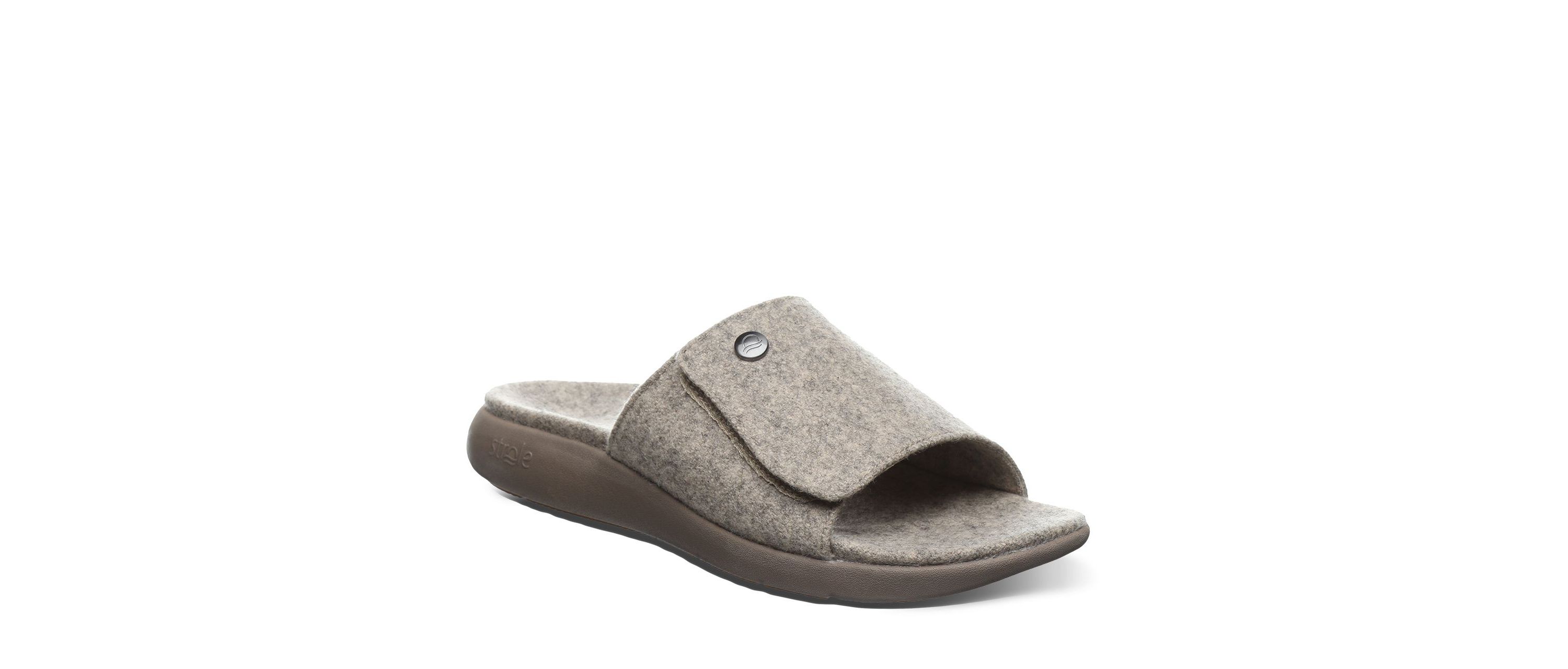 Den Indoor/Outdoor Slipper