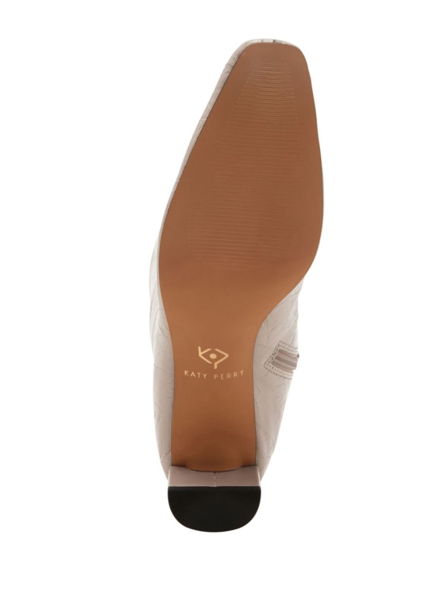 THE WANDERERING BOOT