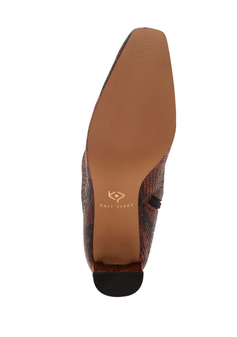 THE WANDERERING BOOT