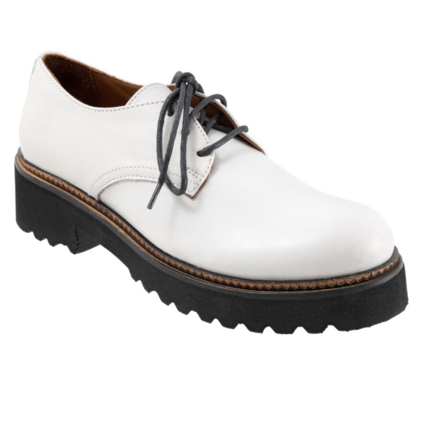 Andi Flat