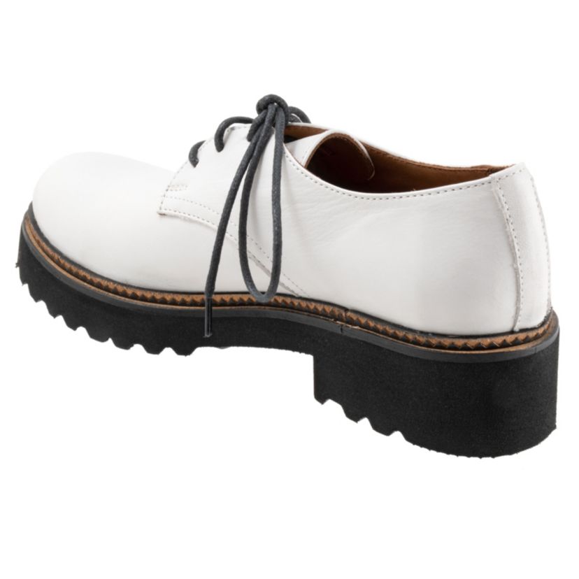 Andi Flat
