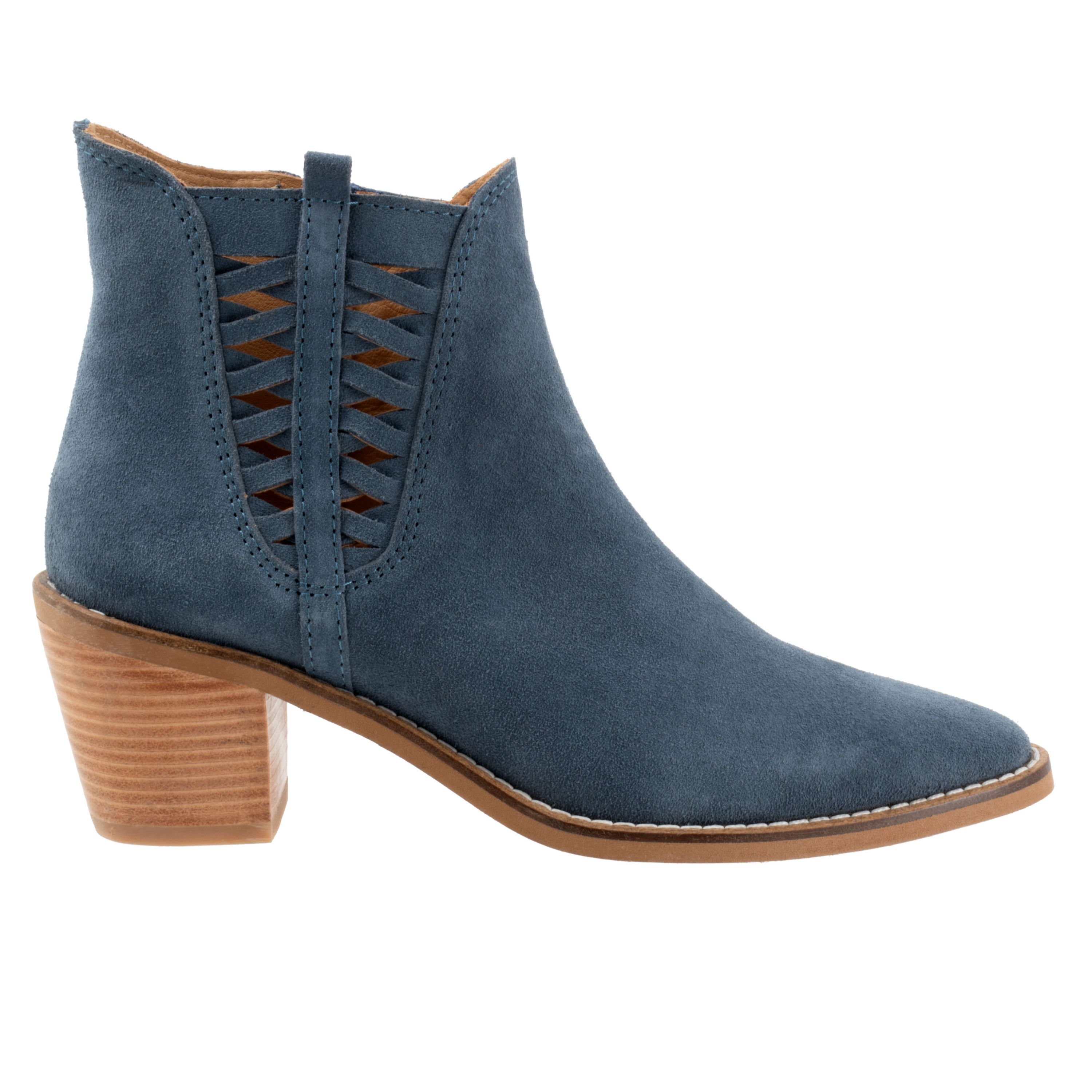 Veronika Boots