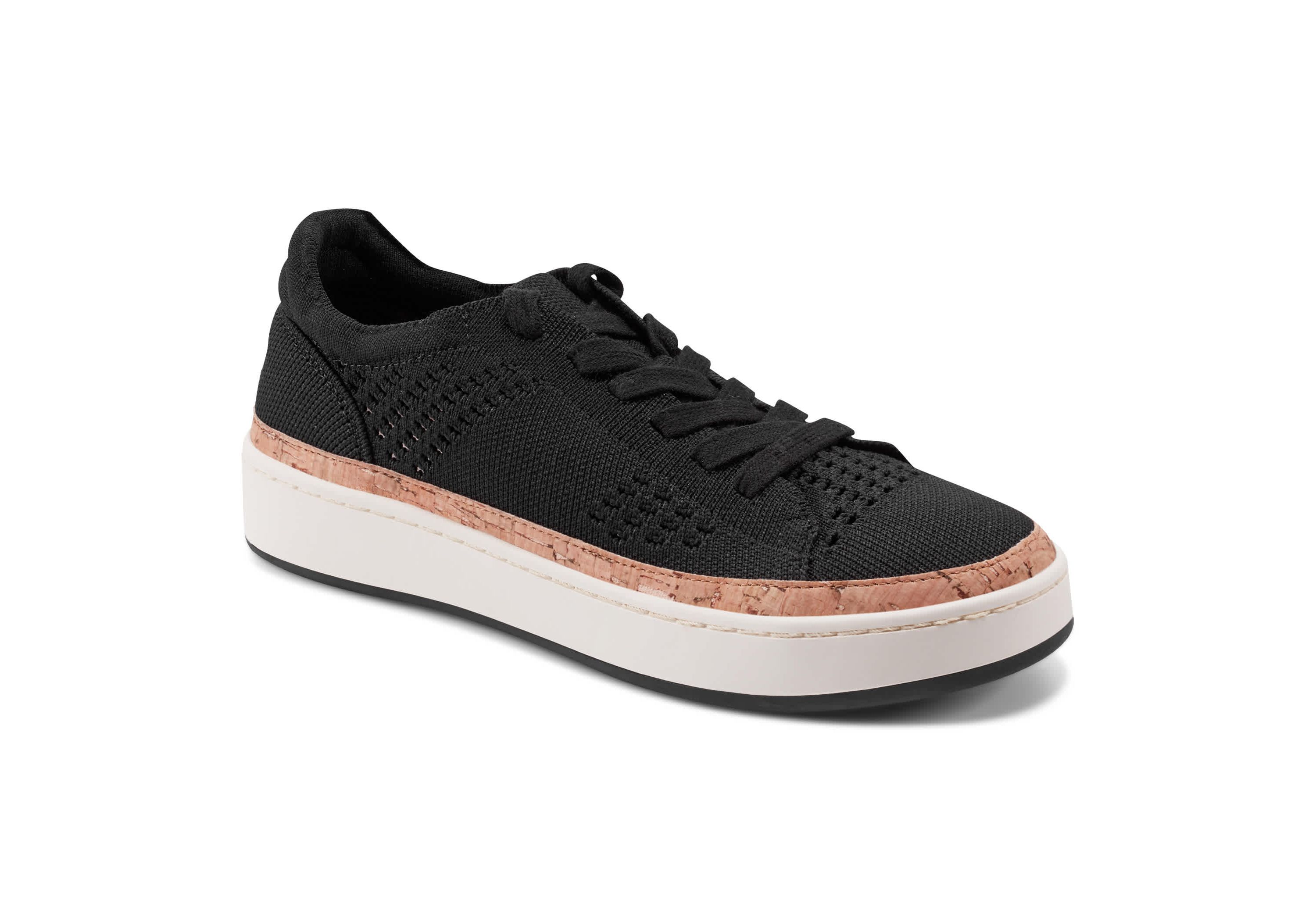 Knight Round Toe Lace-up Casual Sneakers