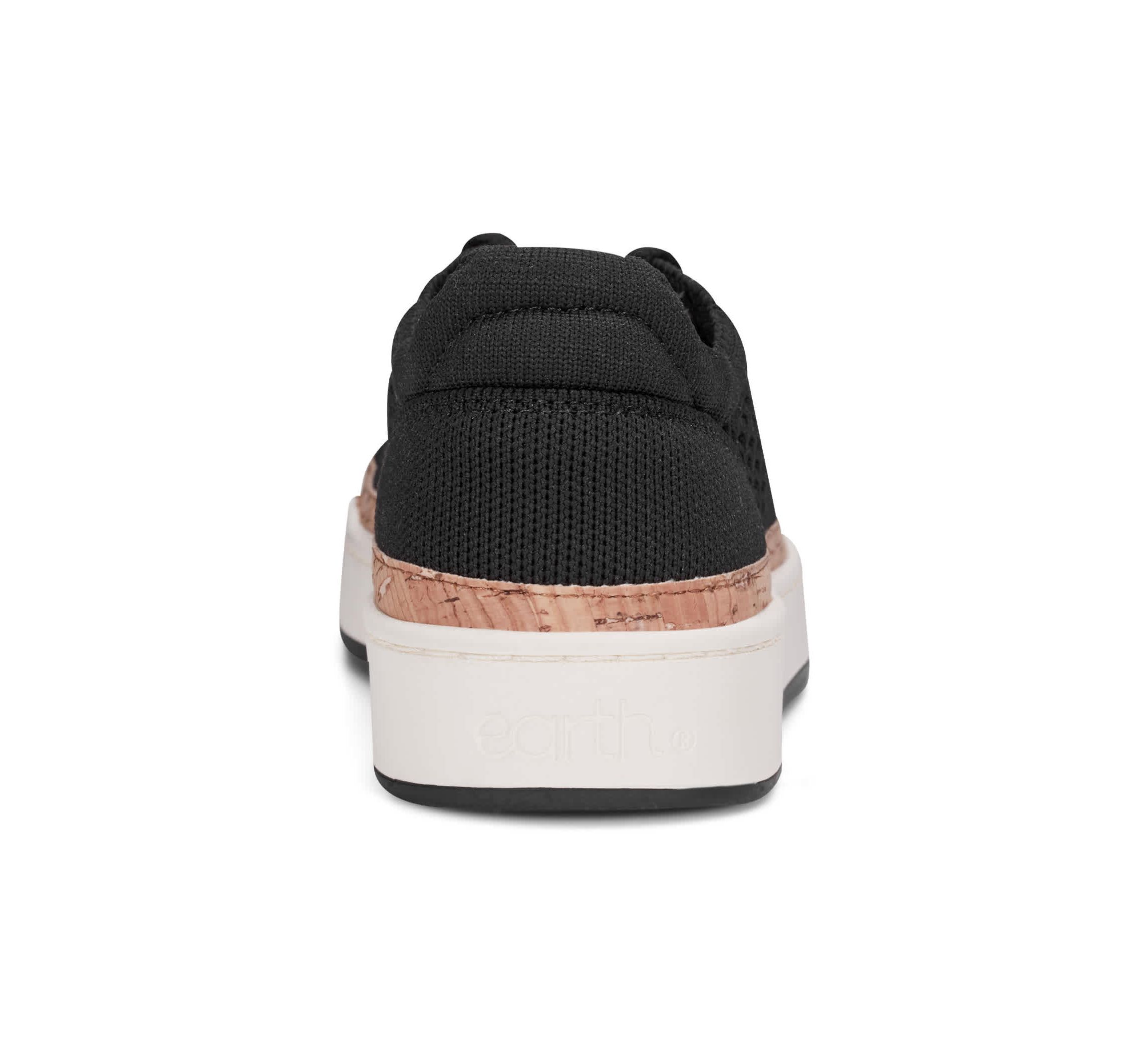 Knight Round Toe Lace-up Casual Sneakers