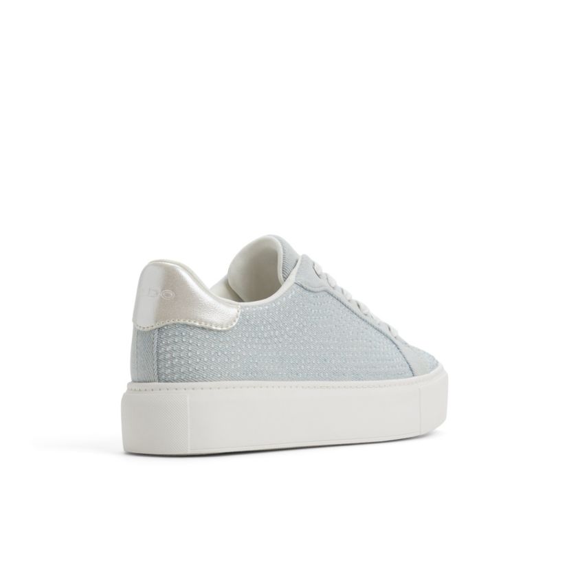 Clovver Low Top Sneaker