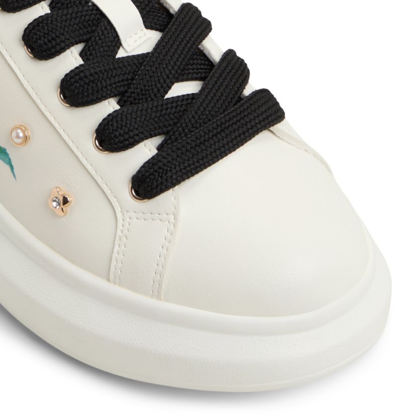 Lovekiss Low Top Sneaker