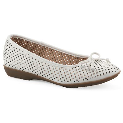 Cliffs by White Mountain Women's Carris Ballet Flat - Wide Width, 6W