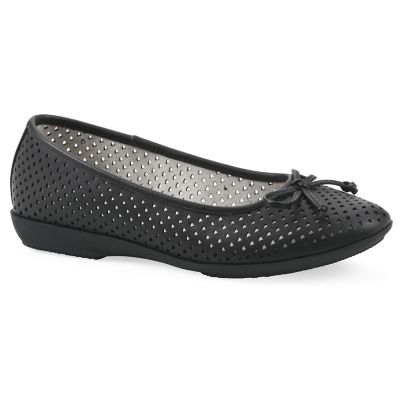 Cliffs by White Mountain Women's Carris Ballet Flat, Black, 9.5M