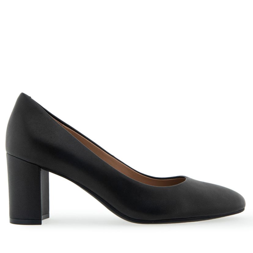 Betsy Pumps