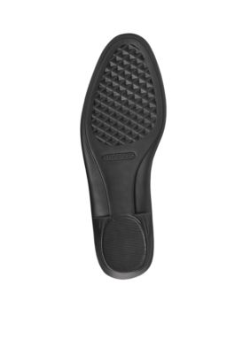 Betunia Closed Toe Flat