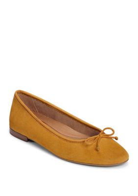 triple e width sneakers