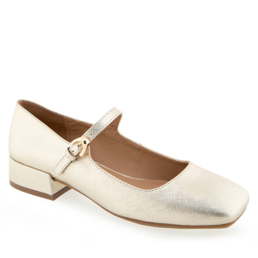 Isannah Maryjane Heel