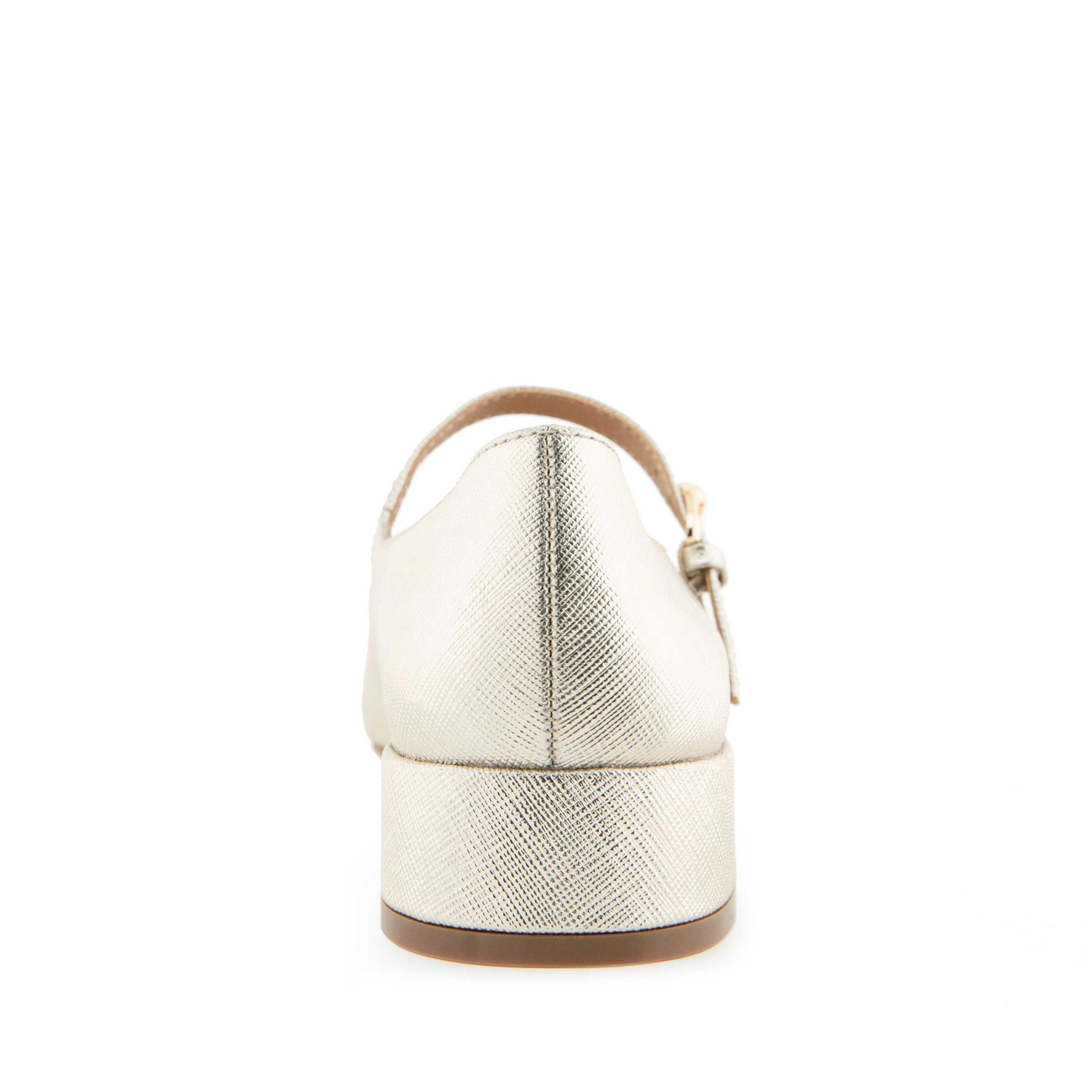 Isannah Maryjane Heel