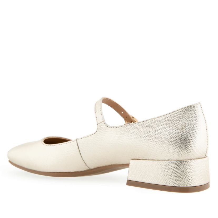 Isannah Maryjane Heel