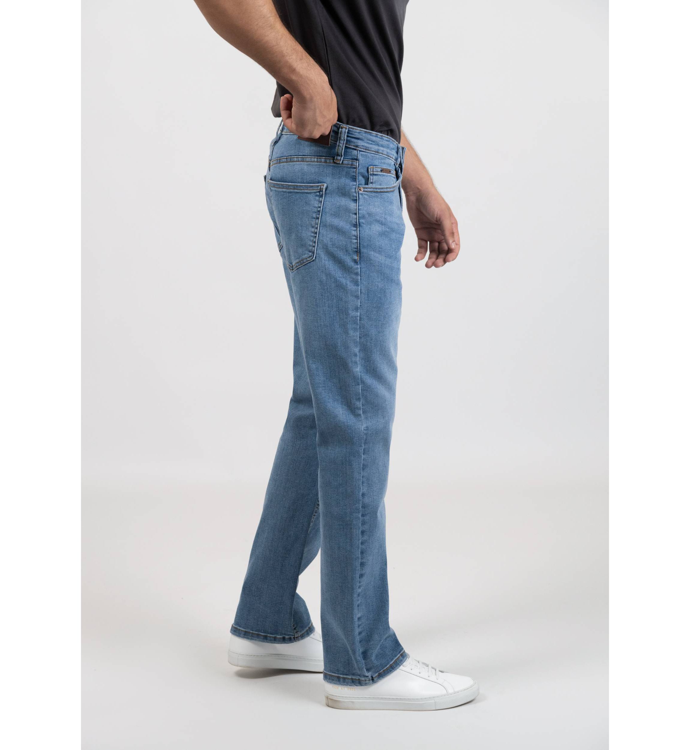 Light Wash Straight Fit Jeans - Ultra