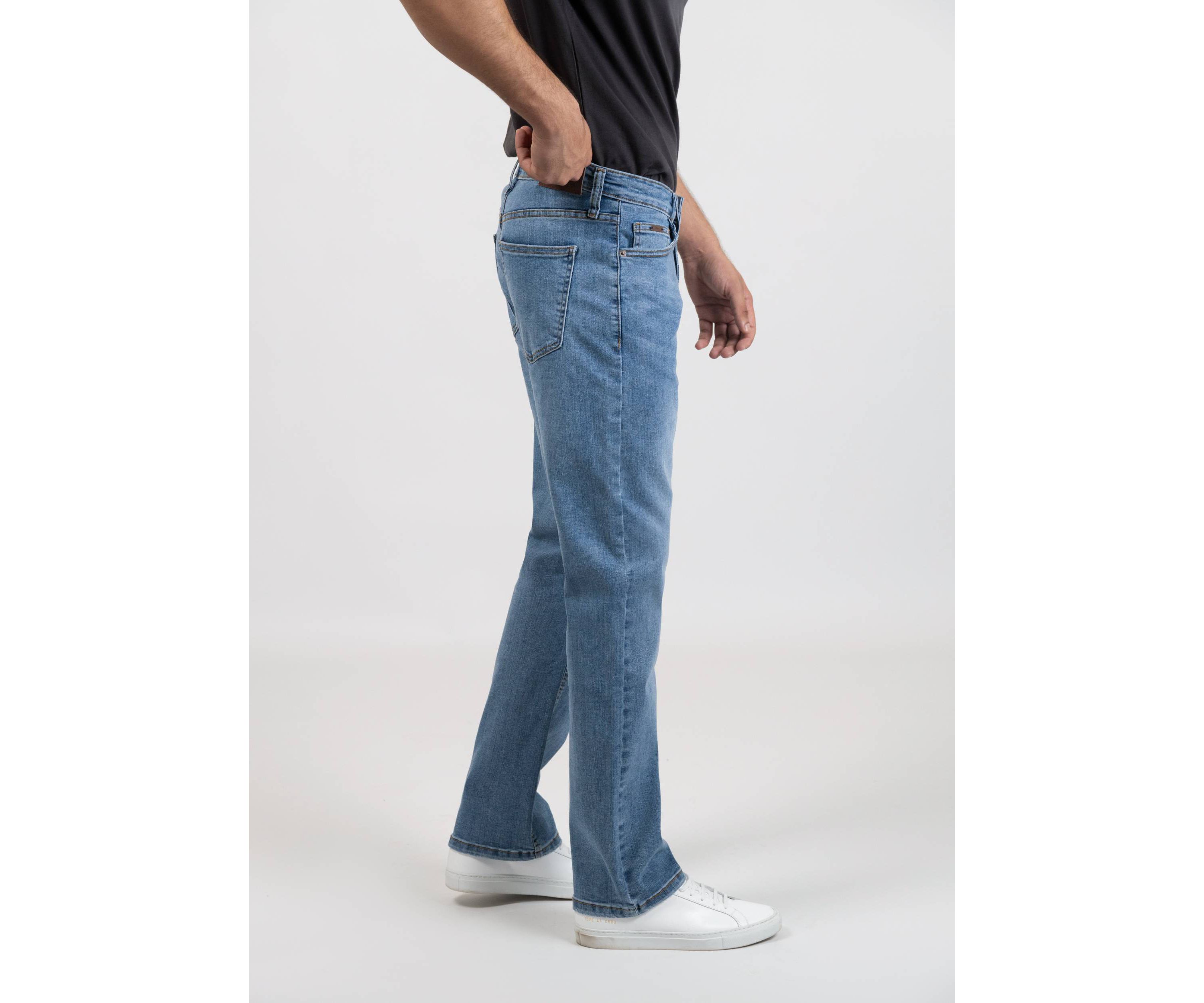 Light Wash Straight Fit Jeans - Ultra